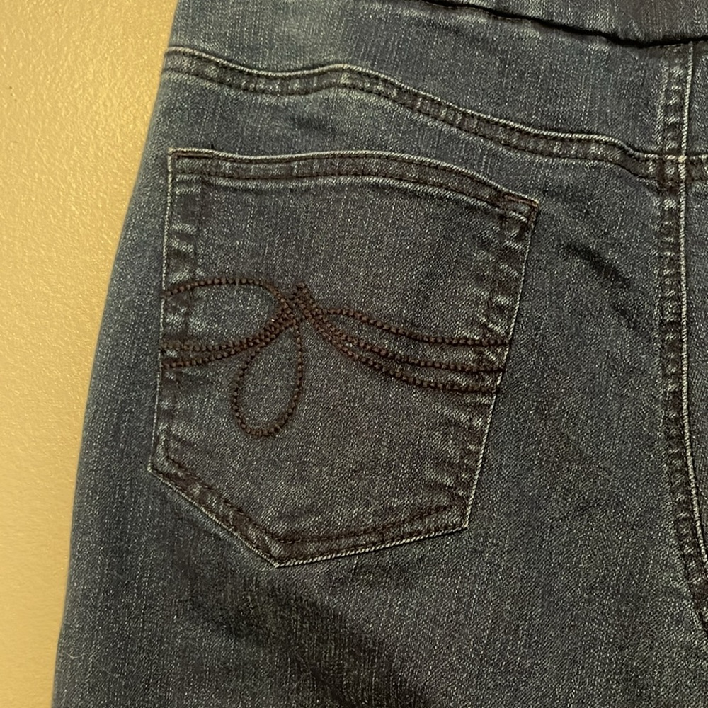 Lee Style Up Pull-On Jeans - Picture 3 of 9